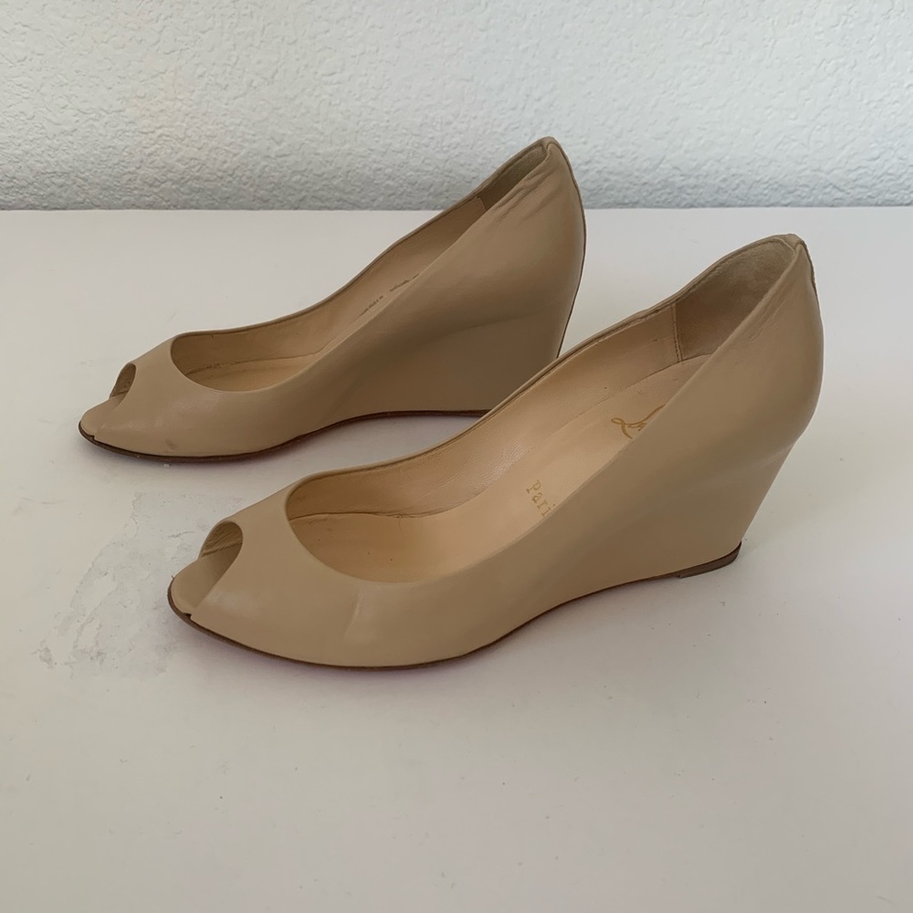 Christian Louboutin Neutral patent Leather Peep Toe Wedge pumps 37.